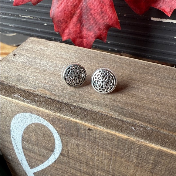 Brighton Ferrara Fleur De Lis Short Necklace and Stud Earrings Set - Picture 9 of 11